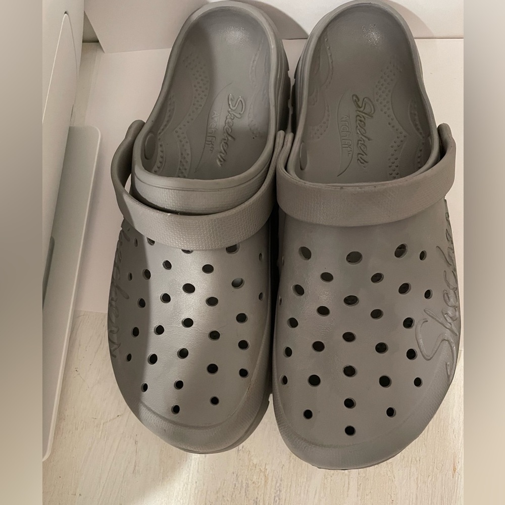 SIZE 11 SKECHERS FOAMIE ARCH FIT